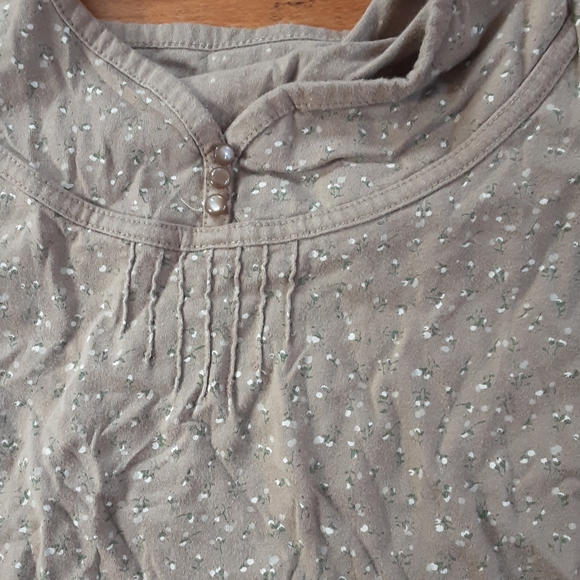 Light brown with white flowers long sleeve tee - Picture 2 of 3